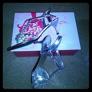Casual slide sandal. SOLD